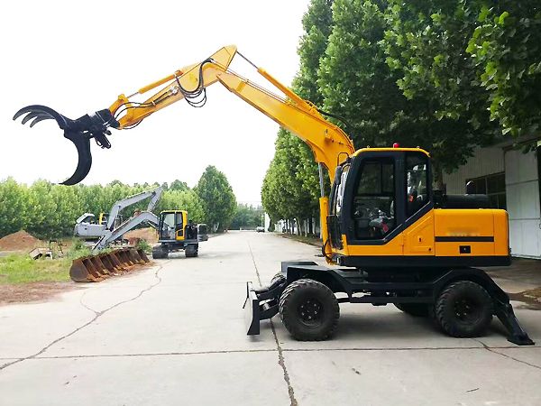 優質小型抓木機